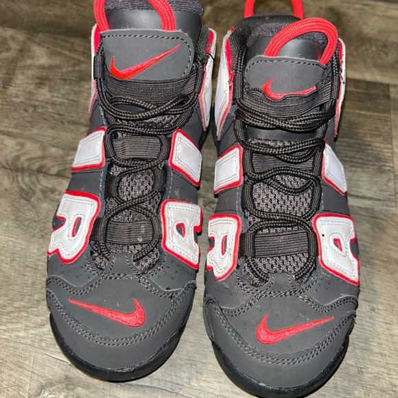 Nike - Picture 3 of 3